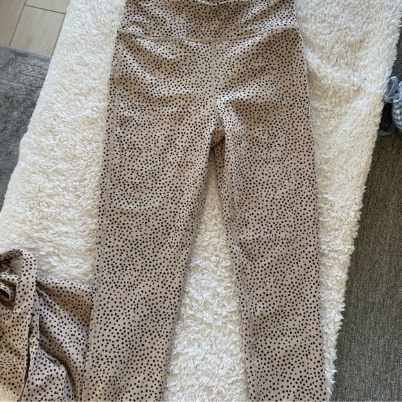 Animal Print Seamless Racerback Scoopneck Tank Crop and Leggings Set - Picture 2 of 4